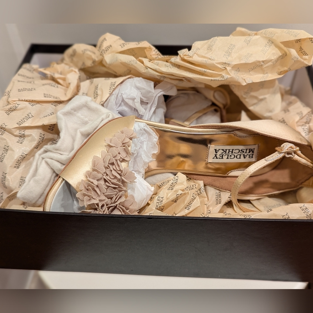 NWT Badgley Mischka Champagne Heels 7.5 - Picture 4 of 10